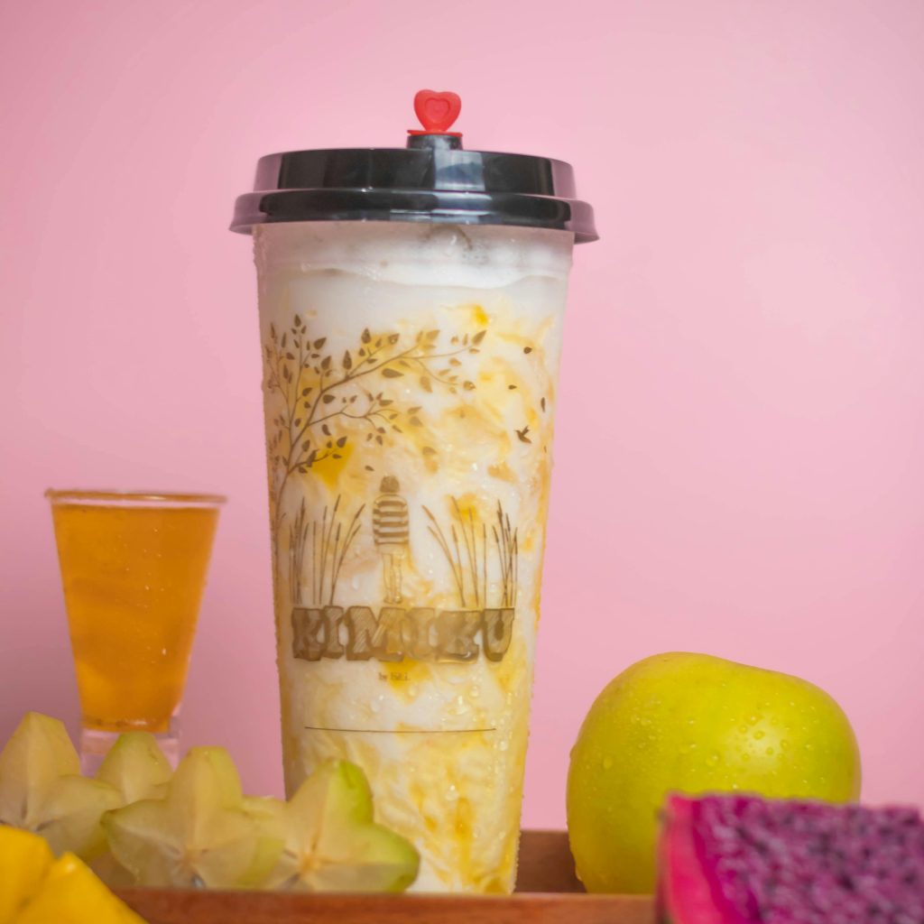 Tropische proteïne smoothie met ananas en mango